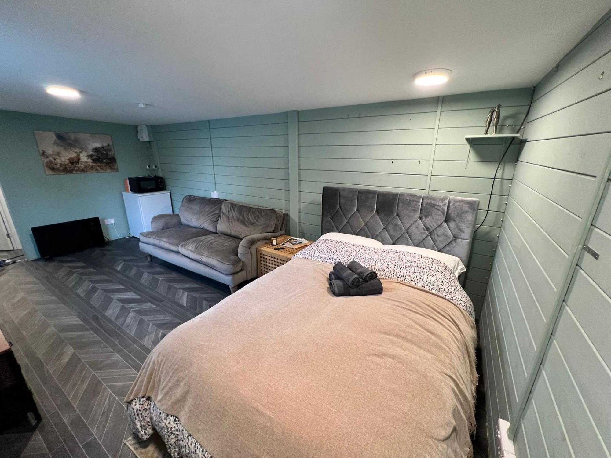 Cozy Cabin Independent Ensuite Guildford Exteriör bild